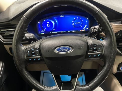 Used 2020 Ford Escape Titanium AWD/4WD image 4