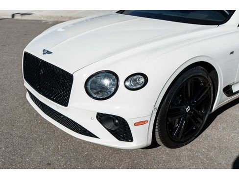 Used 2022 Bentley Continental GT V8 image 19