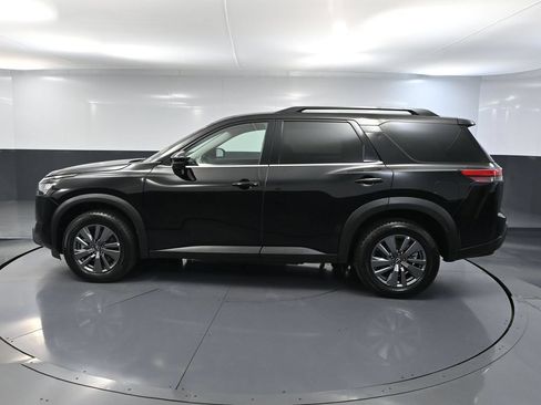 Used 2024 Nissan Pathfinder SV FWD image 9