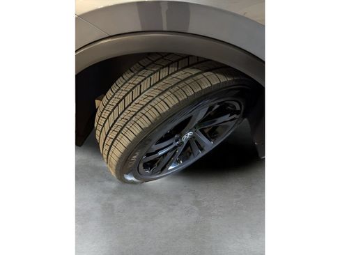 Used 2023 Volkswagen Tiguan SE R-Line FWD image 16