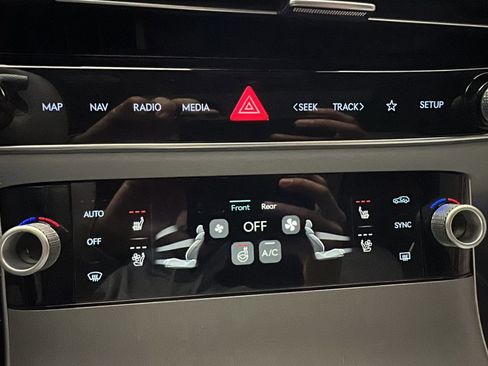 Certified 2026 Genesis GV70 2.5T Advanced image 25