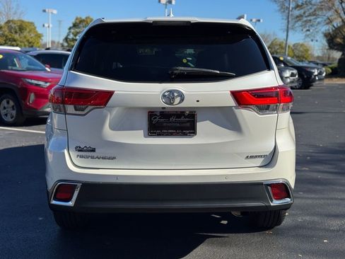 Used 2017 Toyota Highlander Limited image 11