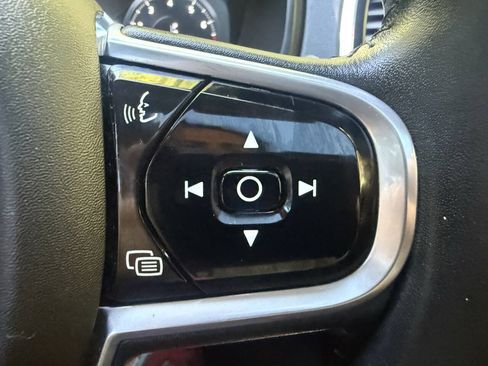 Used 2016 Volvo XC90 T6 Momentum w/ Momentum Plus Package AWD/4WD image 26