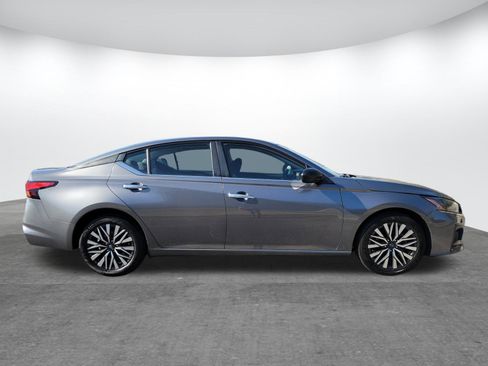 Used 2024 Nissan Altima 2.5 SV image 21