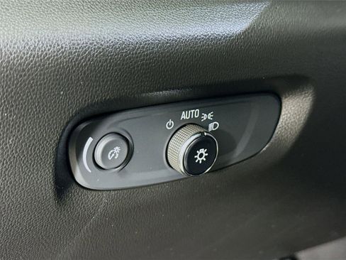 Used 2023 Chevrolet Traverse LT image 11