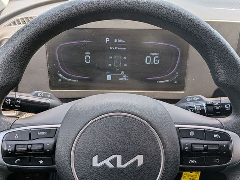 Used 2025 Kia Sportage LX FWD image 29