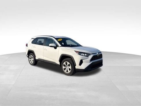 Used 2021 Toyota RAV4 LE image 7