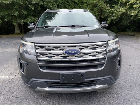 Used 2018 Ford Explorer XLT w/ Equipment Group 202A FWD image 3
