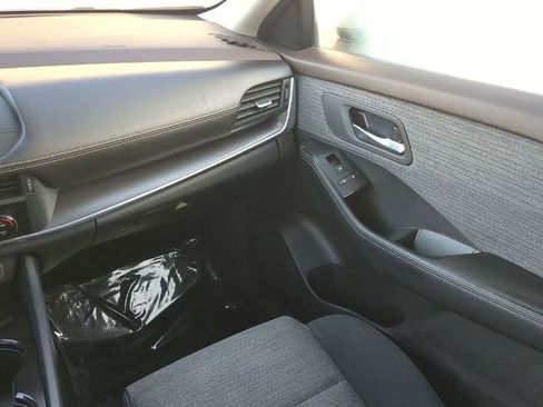 Certified 2023 Nissan Rogue SV FWD image 17