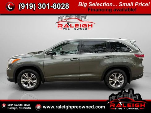 Used 2015 Toyota Highlander XLE image 1