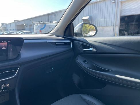 Used 2025 Buick Encore GX Preferred image 33