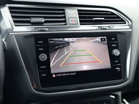 Used 2022 Volkswagen Tiguan SE R-Line FWD image 21