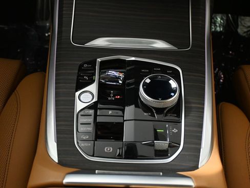 Certified 2023 BMW X7 xDrive40i w/ Executive Package image 25