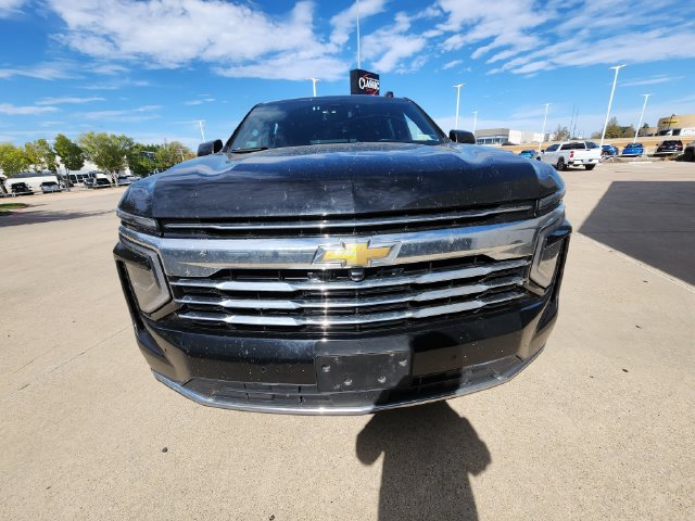 Used 2025 Chevrolet Tahoe LT AWD/4WD image 2