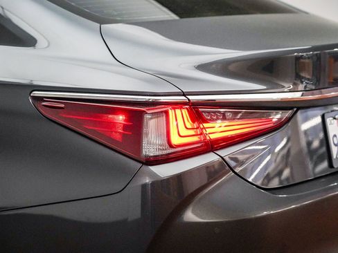 Used 2024 Lexus ES 350 w/ Premium Package image 12