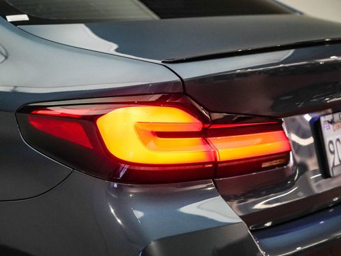 Used 2023 BMW 530e w/ M Sport Package RWD image 8
