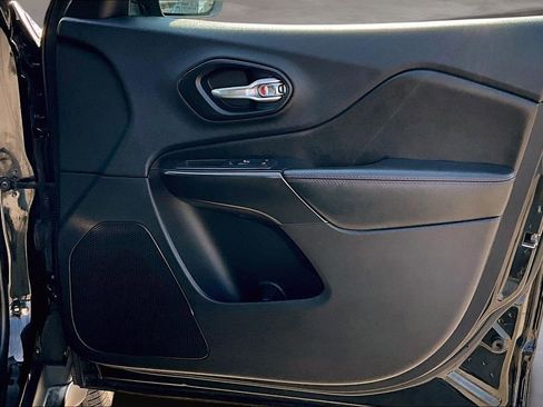 Used 2019 Jeep Cherokee Trailhawk w/ Comfort/Convenience Group image 25