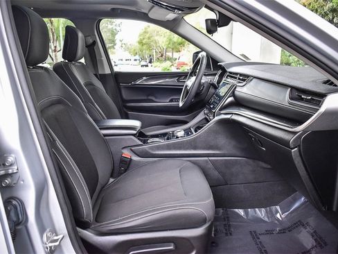 Used 2022 Jeep Grand Cherokee L Laredo w/ Luxury Tech Group I image 16