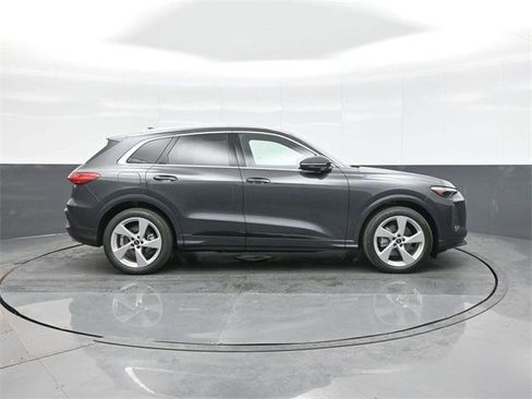 New 2025 Audi Q5 Prestige image 8