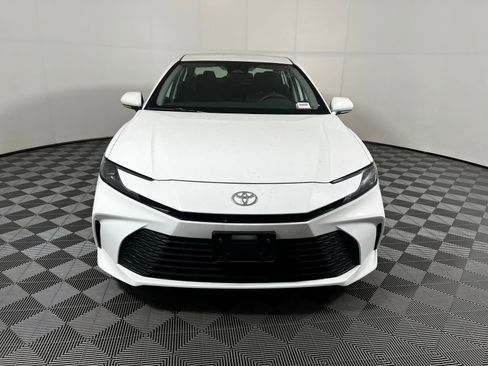 Used 2025 Toyota Camry LE image 2