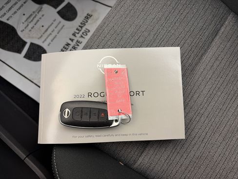 Used 2023 Nissan Rogue SV image 30