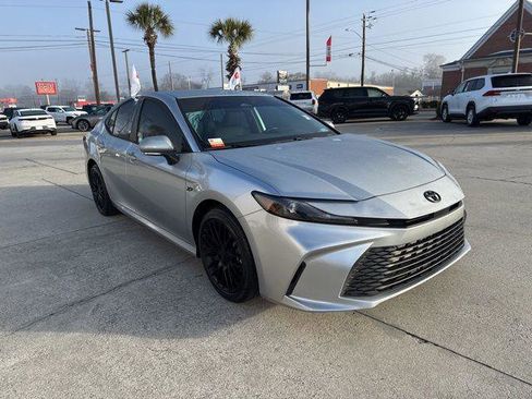 Certified 2025 Toyota Camry LE image 3