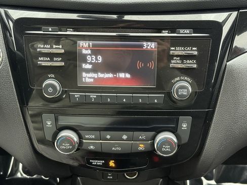 Used 2018 Nissan Rogue Sport SV image 29