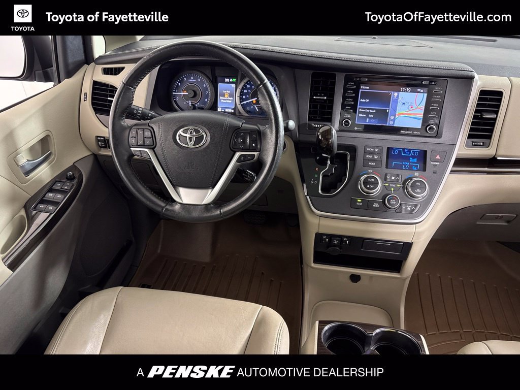 Used 2020 Toyota Sienna XLE w/ XLE Navigation Package FWD image 2
