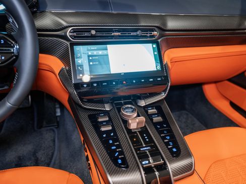 New 2026 Aston Martin Vanquish Convertible image 24