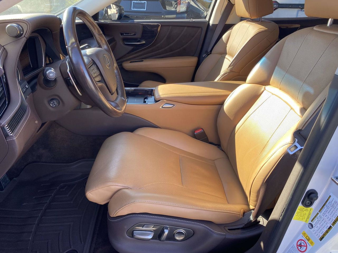 Used 2018 Lexus LS 500 w/ Accessory Package (Z2) RWD image 24