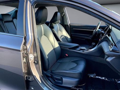 Used 2022 Toyota Camry SE image 27