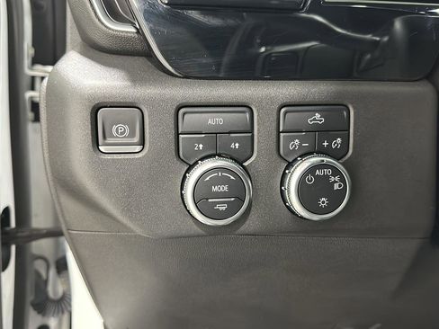 Used 2022 GMC Sierra 1500 SLE image 18