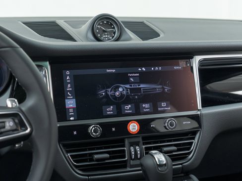 New 2026 Porsche Macan image 22