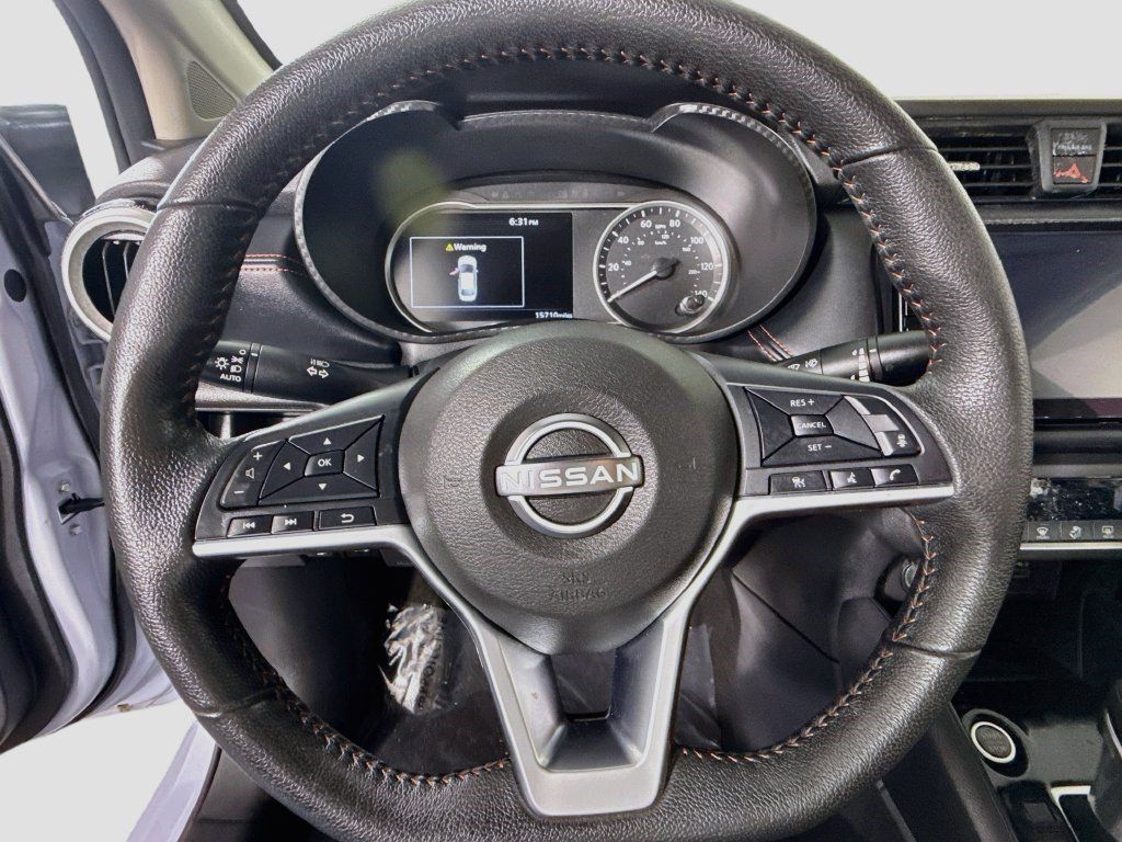 Used 2025 Nissan Versa SR FWD image 12