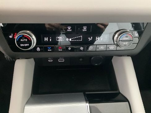 Used 2024 Mitsubishi Outlander SEL image 14