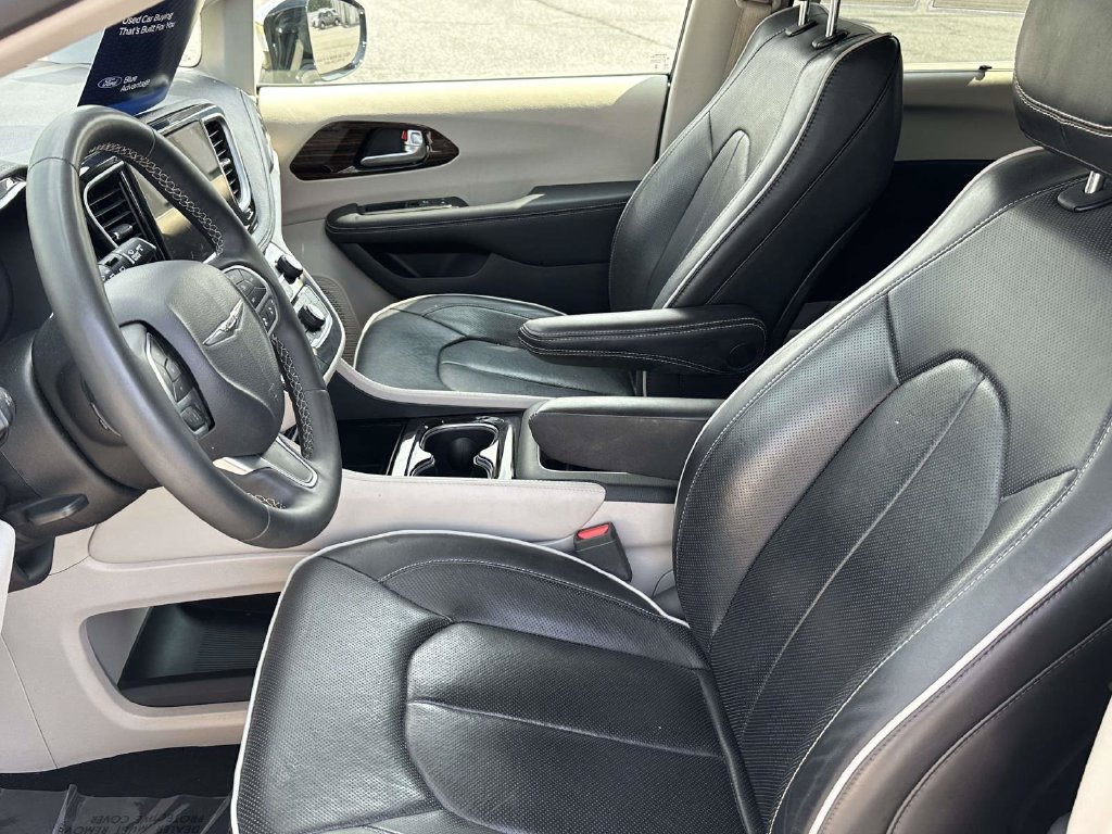 Used 2023 Chrysler Pacifica Limited FWD image 17