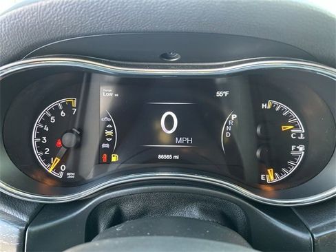 Used 2018 Jeep Grand Cherokee Laredo image 19