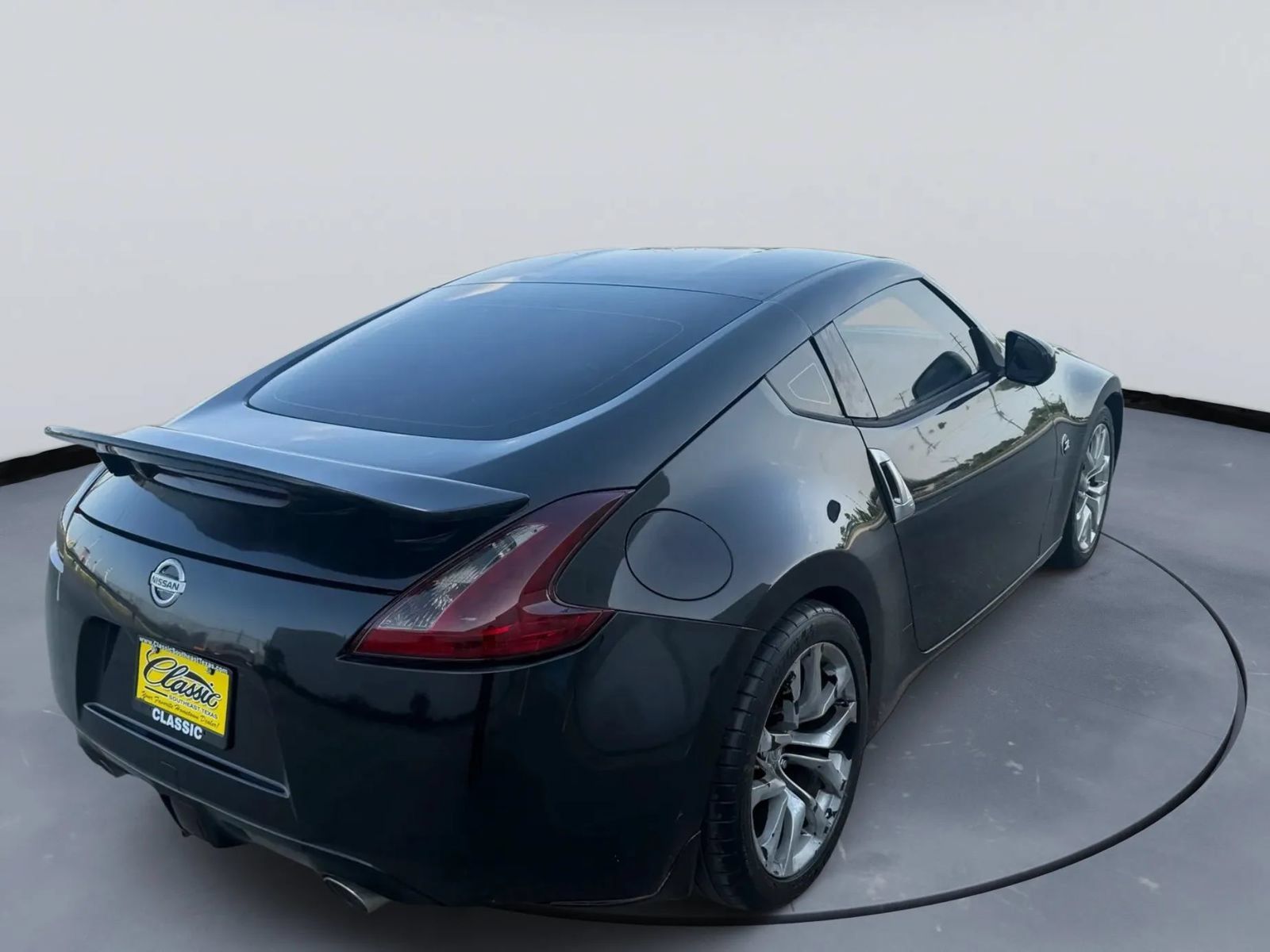Used 2015 Nissan 370Z Coupe RWD image 5