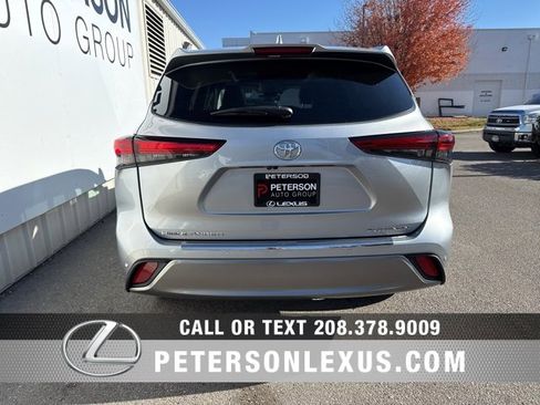 Used 2023 Toyota Highlander Platinum image 4