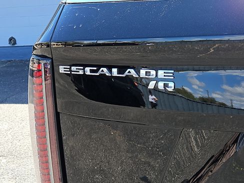 New 2025 Cadillac Escalade IQ Luxury 1 w/ Smart Trailering package image 7
