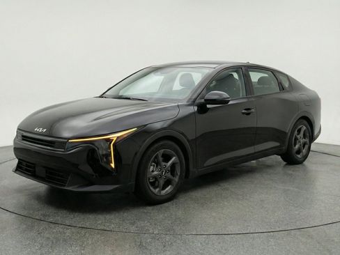 Used 2025 Kia K4 FWD image 3