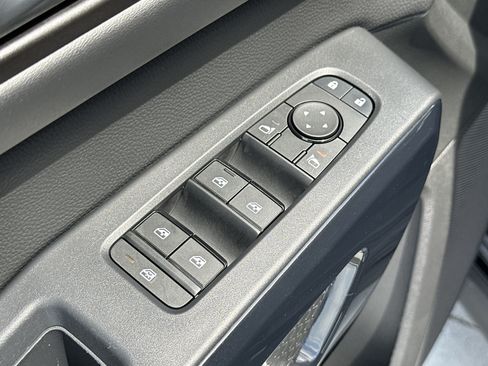 Used 2025 Nissan Pathfinder SV AWD/4WD image 15