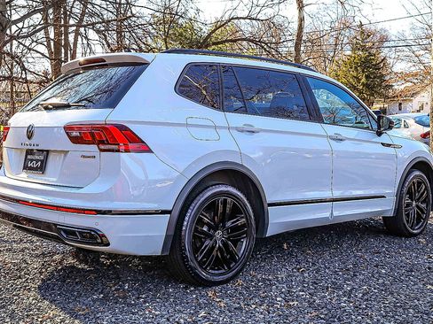 Used 2022 Volkswagen Tiguan SE R-Line image 6