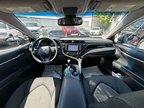 Used 2018 Toyota Camry LE w/ Convenience Package FWD image 14