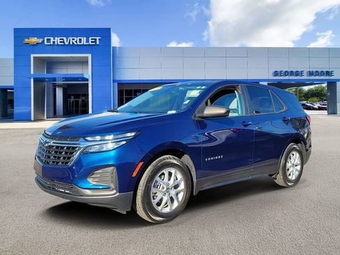 Certified 2022 Chevrolet Equinox LS w/ LS Convenience Package image 2