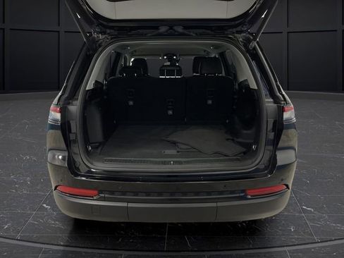 Used 2023 Jeep Grand Cherokee Limited w/ Luxury Tech Group II image 14