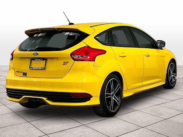 Used 2018 Ford Focus ST w/ Equipment Group 402A FWD image 11