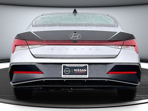 Used 2025 Hyundai Elantra SEL FWD image 5