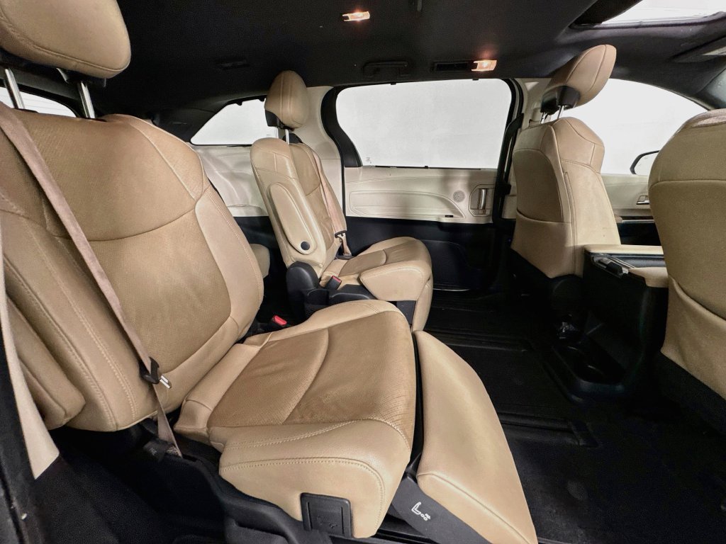 Used 2022 Toyota Sienna Limited FWD image 37