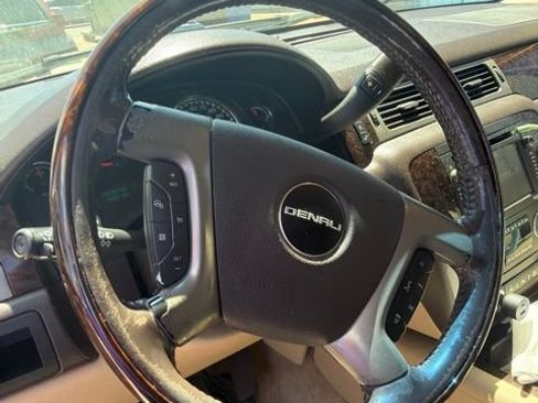Used 2012 GMC Yukon XL Denali RWD image 18